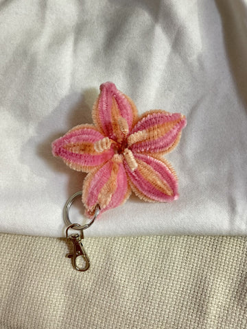 ميدالية ورد 🌸
